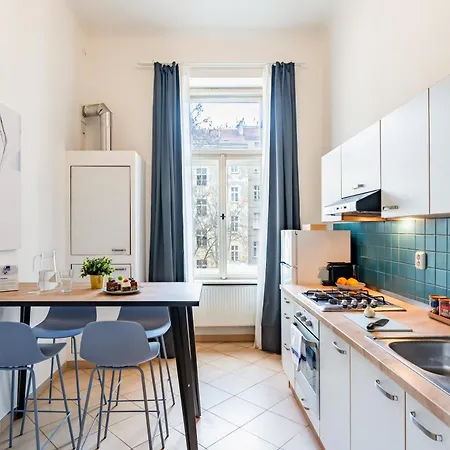 Days - Riverside Two-bedroom With Workspace In New Town Lägenhet *