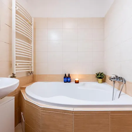 Days - Riverside Two-bedroom With Workspace In New Town * Prag