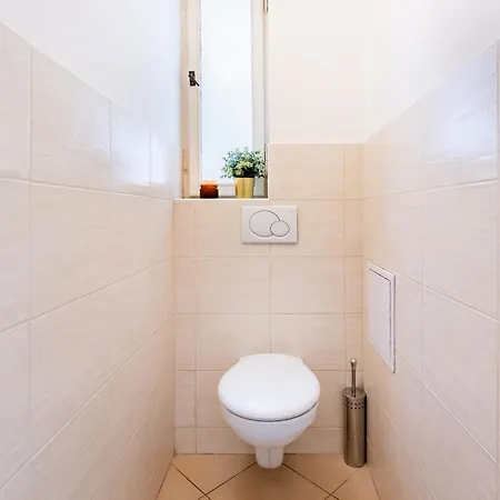 Days - Riverside Two-bedroom With Workspace In New Town Lägenhet