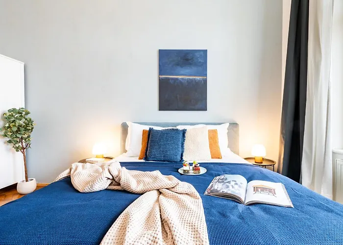 Days - Riverside Two-bedroom With Workspace In New Town