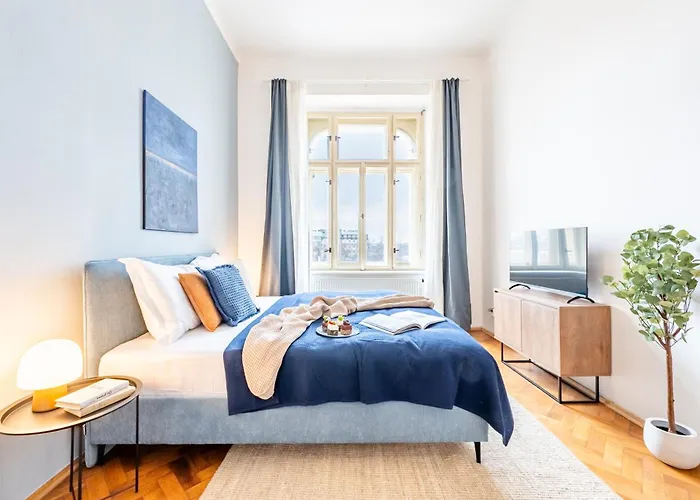 Days - Riverside Two-bedroom With Workspace In New Town Апартаменты *
