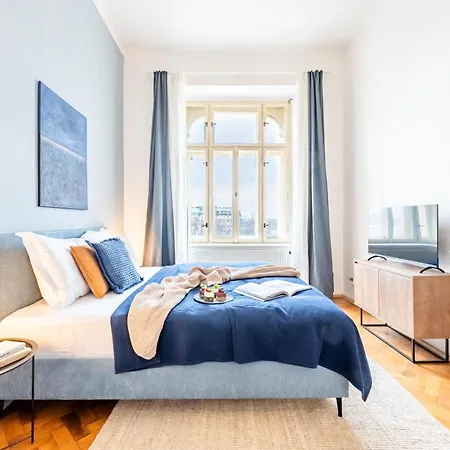 Days - Riverside Two-bedroom With Workspace In New Town Daire *