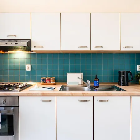 Days - Riverside Two-bedroom With Workspace In New Town Prag