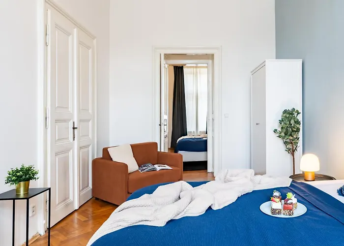 Days - Riverside Two-bedroom With Workspace In New Town